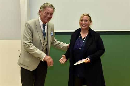 Jonges-Baas Wolfgang Rolshoven und Prof. Judith Reitz. Fotos (2): Düsseldorfer Jonges 